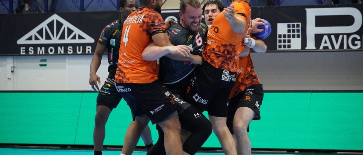 LIGA PLENITUDE: El Ángel Ximénez no puede con Bathco BM Torrelavega (26-30)