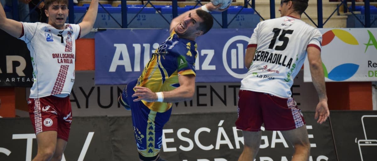 LIGA ASOBAL: El Ángel Ximénez cae en el último instante tras un duro mano a mano contra Logroño (30-31)