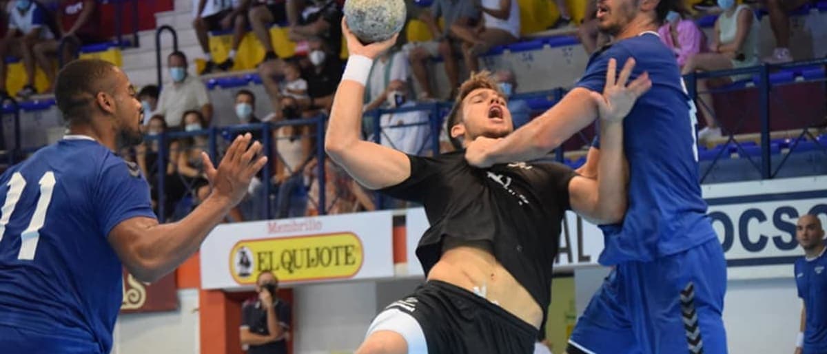 PRETEMPORADA: BM Benidorm rompe el pleno de Ángel Ximénez en pretemporada (25-30)