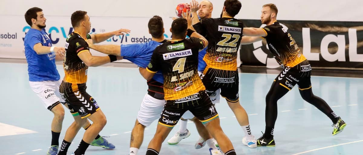 LIGA SACYR ASOBAL: El Ángel Ximénez vuelve a quedarse sin premio por la mínima (29-28)