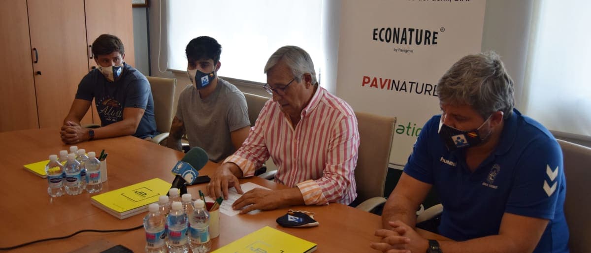 EQUIPO ASOBAL: Los extremos Manu Díaz y José Padilla, presentados oficialmente en Pavigesa