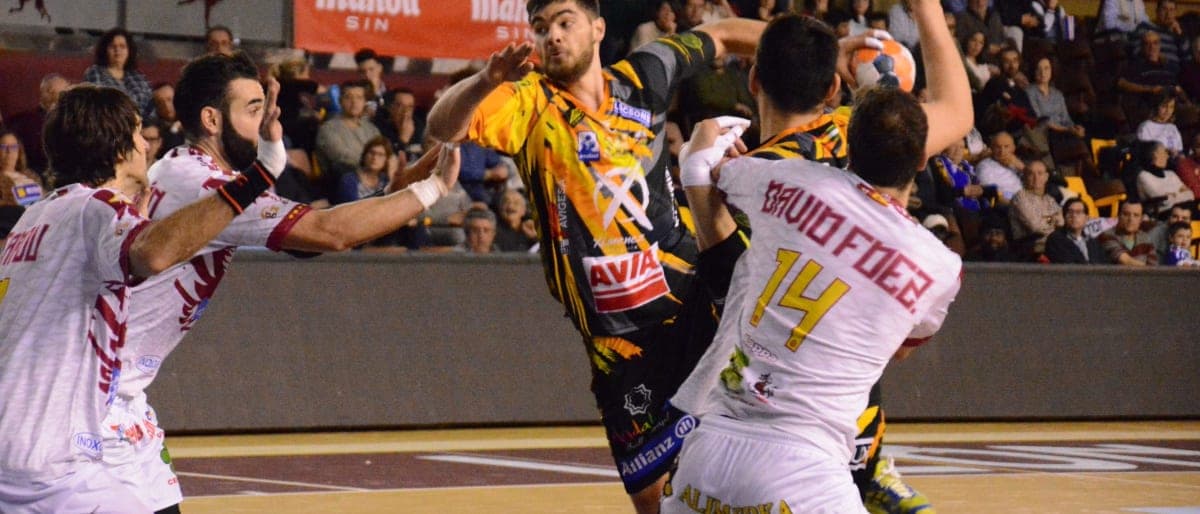 LIGA ASOBAL: El Ángel Ximénez – AVIA cae en León (35-27) pero mantiene su plaza en la zona media de la tabla