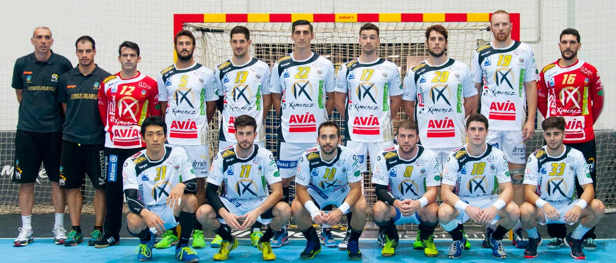 EL CLUB BALONMANO PUENTE GENIL Y AVIA FIRMAN UN ACUERDO DE PATROCINIO