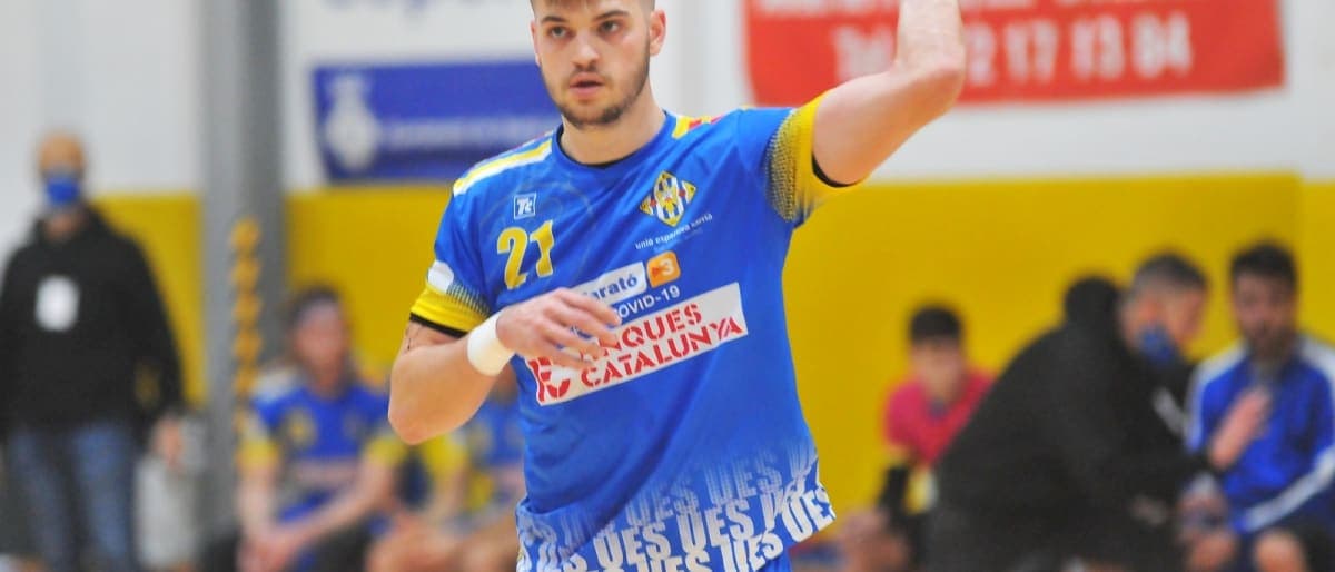 COMUNICADO OFICIAL: El lateral zurdo Pere Arnau se convierte en el primer fichaje de la temporada 2021-2022