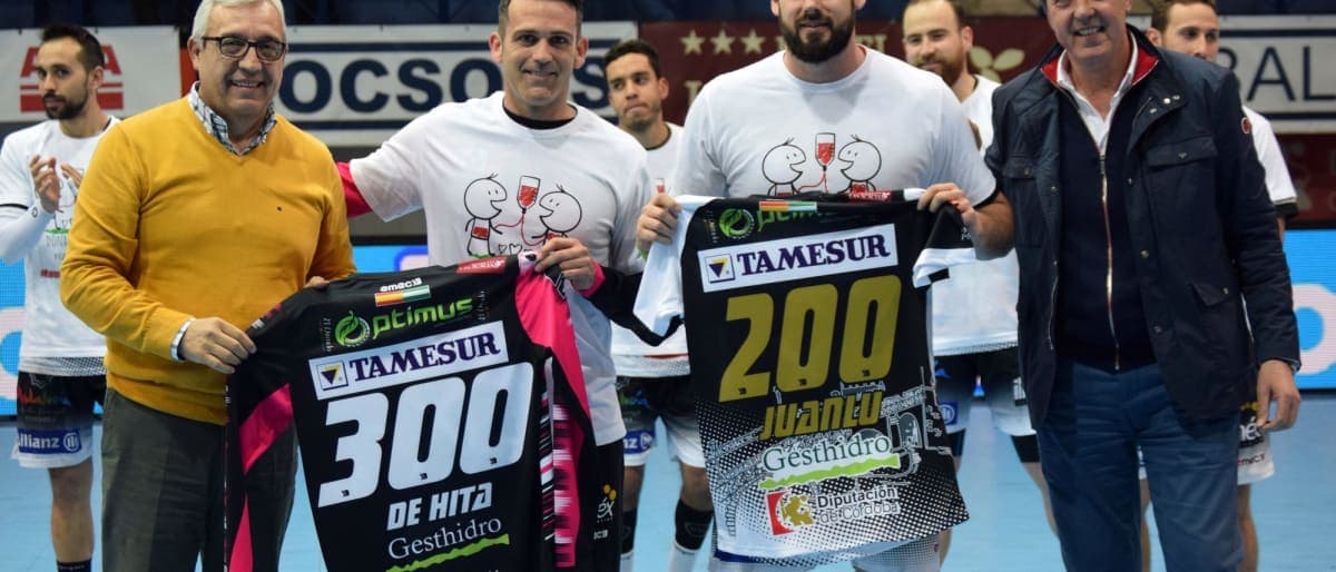 Álvaro De Hita y Juanlu Moyano reciben un reconocimiento por sus cifras redondas en ASOBAL