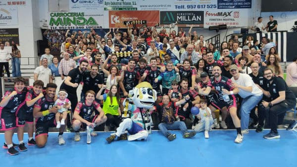 LIGA NEXUS ENERGÍA ASOBAL: Triunfo in extremis sobre Bathco Torrelavega (26-25)