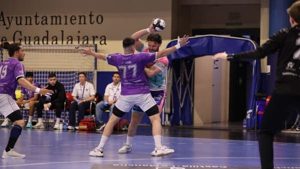 LIGA NEXUS ENERGÍA ASOBAL: El Cajasol Ángel Ximénez salva un punto en Guadalajara (25-25)
