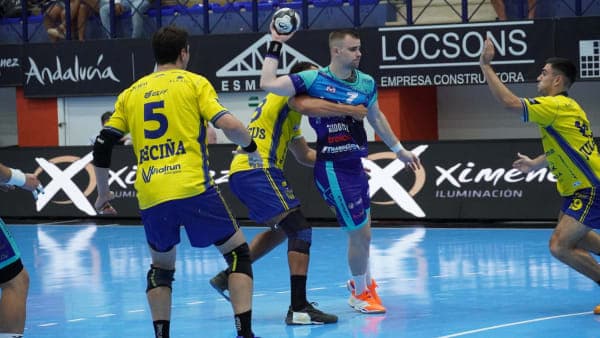 LIGA NEXUS ENERGÍA ASOBAL: Duro estreno en casa ante un Bidasoa Irun superior (30-36)