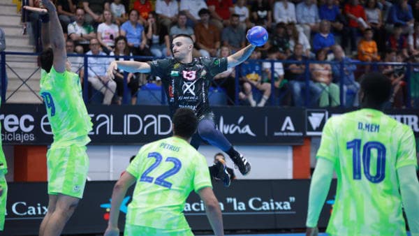 LIGA PLENITUDE: El Ángel Ximénez sufrió al campeón (26-43)