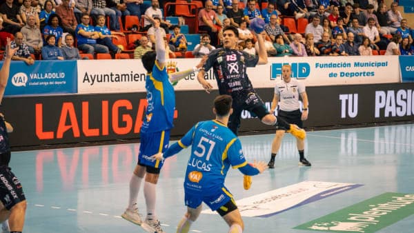 LIGA PLENITUDE: El Ángel Ximénez se queda a nada de dar la campanada en Valladolid (27-25)