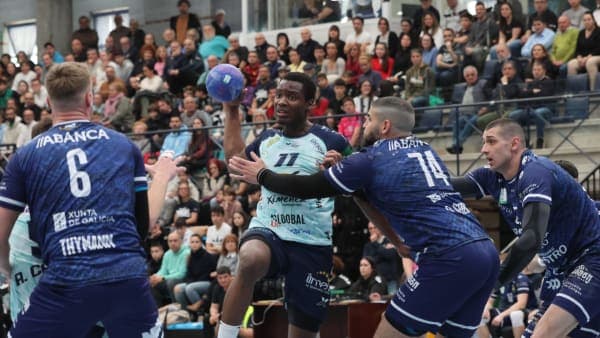LIGA PLENITUDE: El Ángel Ximénez se queda con la miel en los labios en Cangas (26-25)