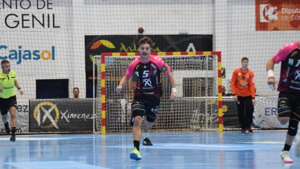 COMUNICADO OFICIAL: El pontanés Antonio Cabello renueva su compromiso con el Ángel Ximénez
