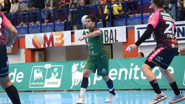 COMUNICADO OFICIAL: El central internacional Pablo Simonet, primer fichaje del Ángel Ximénez para la próxima temporada