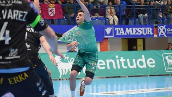 LIGA PLENITUDE: El Ángel Ximénez cede en el último instante ante Ademar León (26-28)