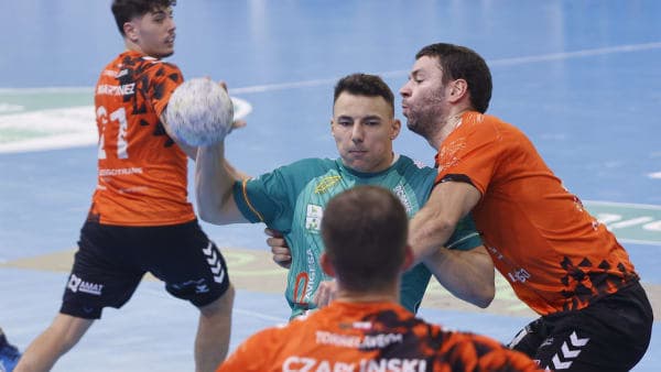 LIGA PLENITUDE ASOBAL: El Ángel Ximénez se vuelve de vacío de Torrelavega (31-28)