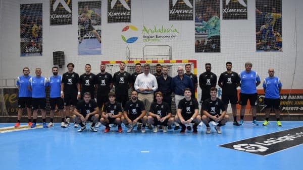 EQUIPO ASOBAL: La plantilla recibe la bienvenida institucional con el inicio de los entrenamientos