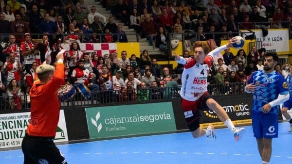 COMUNICADO OFICIAL: El extremo zurdo Paco Bernabéu se convierte en el cuarto fichaje del equipo ASOBAL