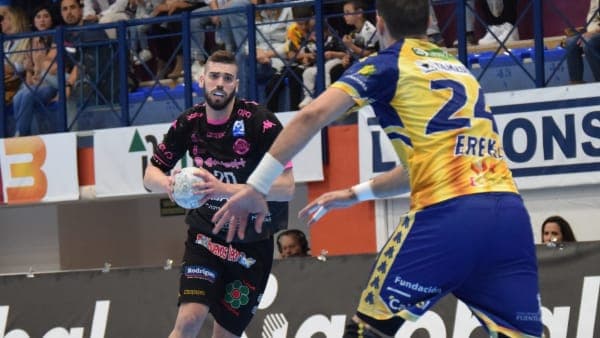 COMUNICADO OFICIAL: El lateral griego Theodoros Boskos firma por dos temporadas con el Ángel Ximénez