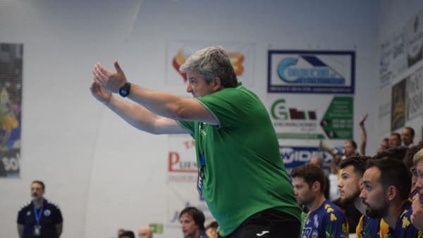 LIGA PLENITUDE ASOBAL: Paco Bustos: «Todos aspiramos a seguir sumando y estar lo más arriba posible»