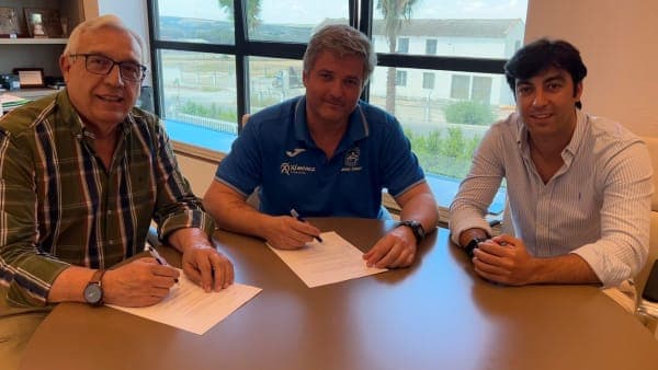 COMUNICADO OFICIAL: El técnico Paco Bustos firma su renovación para cumplir un lustro al frente del equipo ASOBAL