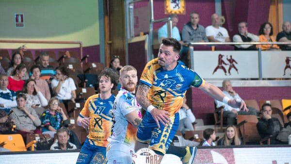 LIGA PLENITUDE ASOBAL: Sin premio para un Ángel Ximénez que luchó hasta el final en León (34-32)