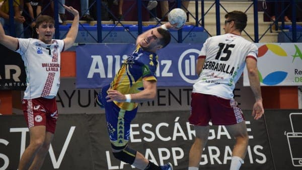 LIGA ASOBAL: El Ángel Ximénez cae en el último instante tras un duro mano a mano contra Logroño (30-31)
