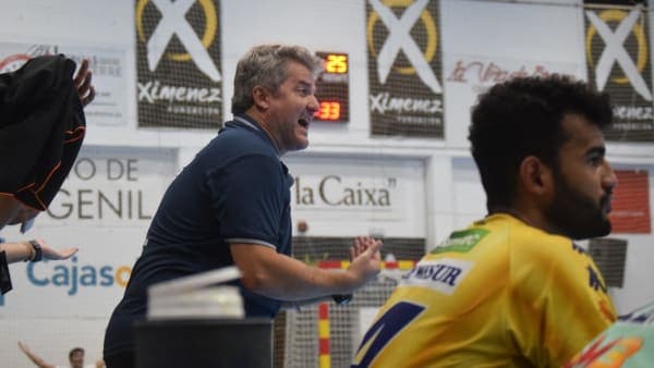 LIGA ASOBAL: Paco Bustos sobre el partido ante BM Logroño La Rioja: «Estos dos puntos son importantes y se van a luchar de principio a fin»