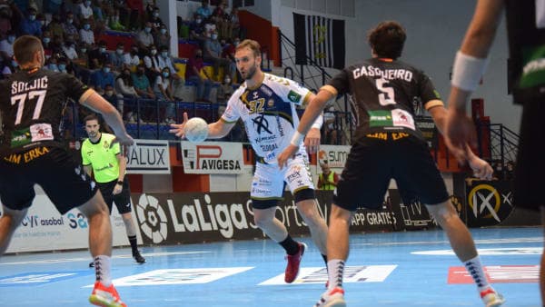 COMUNICADO OFICIAL: El lateral derecho Mihajlo Mitic se despedirá de Puente Genil a final de temporada