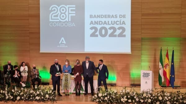 CLUB: Ángel Ximénez Puente Genil recibe el reconocimiento de la Junta con la entrega de la Bandera de Andalucía al mérito deportivo