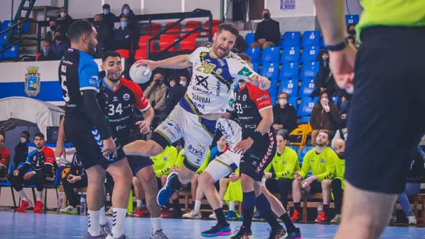 LIGA SACYR ASOBAL: El Ángel Ximénez tropieza ante Sinfín en el arranque de la segunda vuelta (30-27)