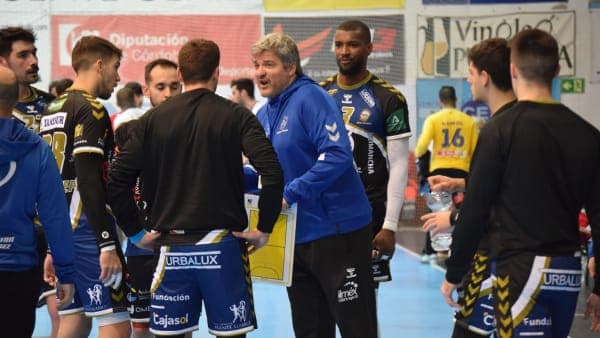 LIGA SACYR ASOBAL: El Alcalde Miguel Salas acoge el histórico derbi andaluz de la ASOBAL entre Ángel Ximénez e Iberoquinoa Antequera