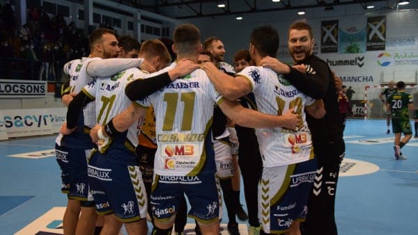 LIGA SACYR ASOBAL: El Ángel Ximénez afronta el último partido de la primera vuelta con visita a Torrelavega