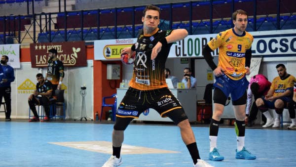 COMUNICADO OFICIAL: El internacional brasileño Joao Da Silva continuará en Puente Genil la próxima temporada