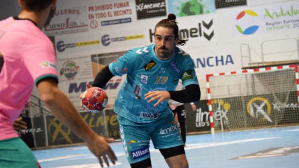 COMUNICADO OFICIAL: El central Juan Castro se despide de Ángel Ximénez tras tres temporadas