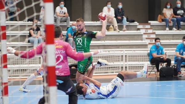 LIGA SACYR ASOBAL: El equipo ASOBAL se agencia el octavo puesto a pesar de la derrota ante Cisne (28-26)