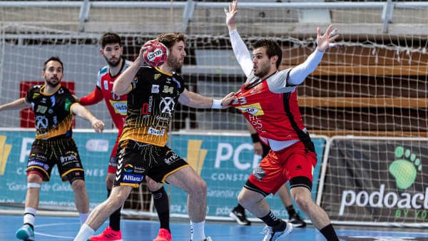 LIGA SACYR ASOBAL: El Ángel Ximénez regresa de Huesca sin premio (26-24)