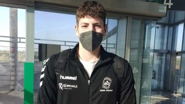 CANTERA: El lateral zurdo Álvaro Muñoz recibe la llamada de los Hispanos Juveniles