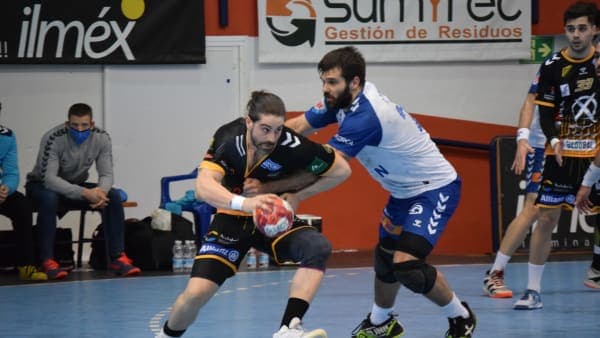 LIGA SACYR ASOBAL: El central Juan Castro suma su gol 700 en ASOBAL