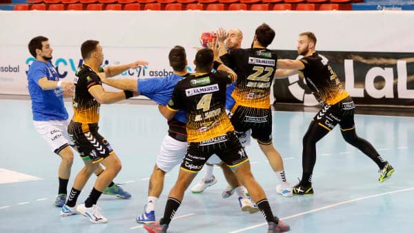 LIGA SACYR ASOBAL: El Ángel Ximénez vuelve a quedarse sin premio por la mínima (29-28)