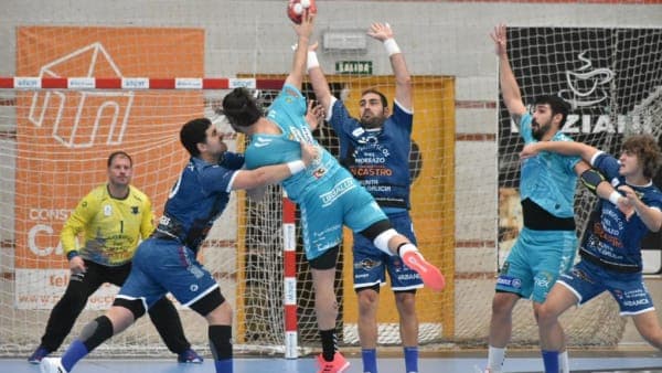 LIGA SACYR ASOBAL: El Ángel Ximénez salva un punto en su visita a Cangas (25-25)
