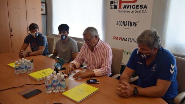 EQUIPO ASOBAL: Los extremos Manu Díaz y José Padilla, presentados oficialmente en Pavigesa