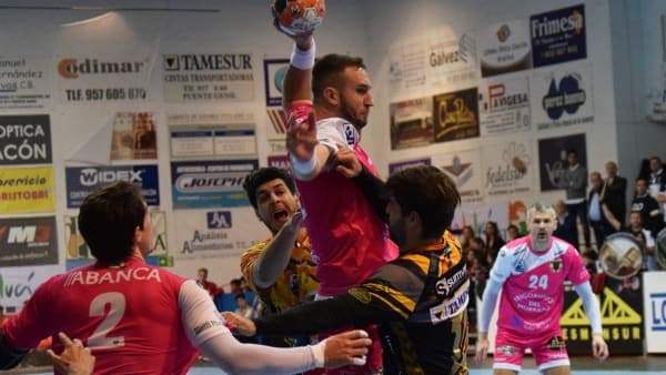 COMUNICADO OFICIAL: El lateral zurdo Mihajlo Mitic, quinto fichaje del equipo ASOBAL para el próximo curso