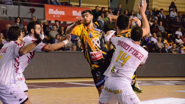 LIGA ASOBAL: El Ángel Ximénez – AVIA cae en León (35-27) pero mantiene su plaza en la zona media de la tabla