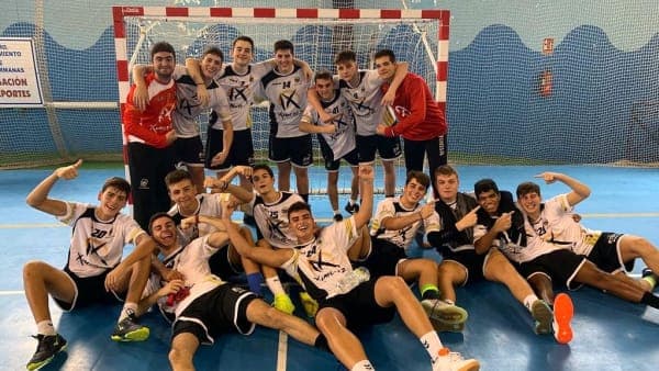 CANTERA: El juvenil de División de Honor mantiene su condición de líder