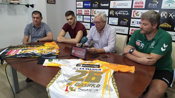 CRÓNICA DEL ACTO: Presentación del lateral Ruslan Dashko