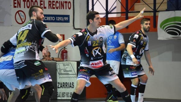 CRÓNICA: El Ángel Ximénez – AVIA consigue la salvación a pesar de la derrota ante Recoletas Atlético Valladolid (25-28)