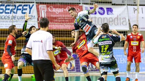 CRÓNICA: El Ximénez – AVIA mereció más ante Bada Huesca (23-22)