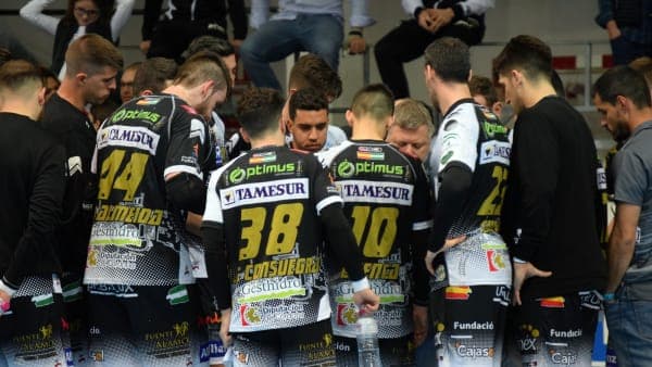 CRÓNICA: El Ximénez – AVIA supo poner contra las cuerdas a un Ademar que volvió a salir victorioso del Miguel Salas (22-25)
