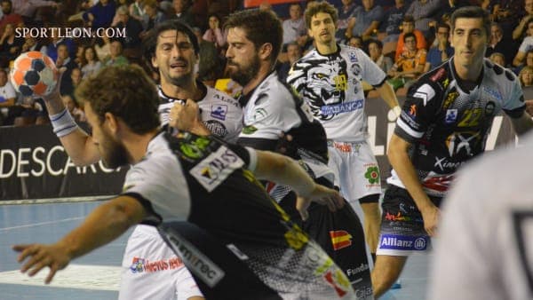 Un combatiente Ximénez – AVIA se queda finalmente sin premio ante Ademar León (24-20)
