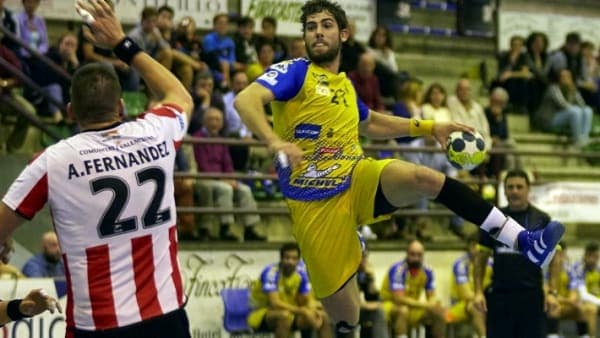 El lateral zurdo André Amorim, tercer fichaje del Ángel Ximénez – AVIA